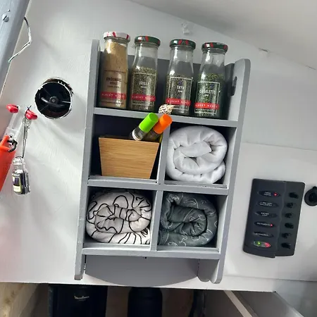 Bateau Aventure Πλωτό κατάλυμα